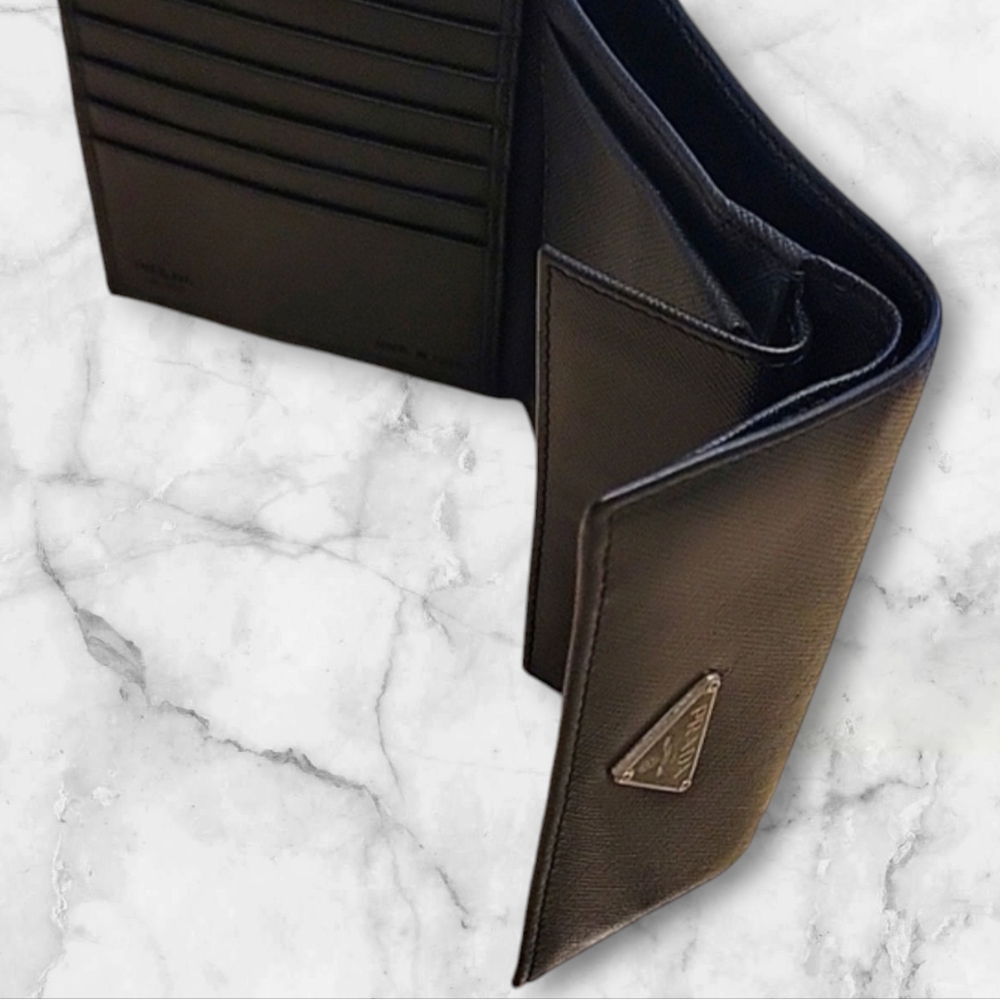 Gorgeous Vintage PRADA Unisex Trifold Wallet | Black Saffiano Leather | Like New - Picture 12 of 14